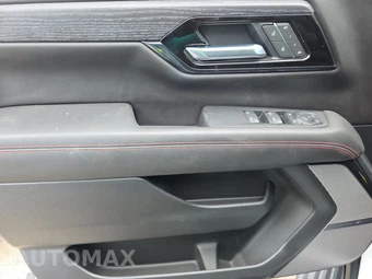 2025 GMC Yukon AT4 Ultimate 4SG - miniatura 9