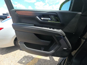 2025 GMC Yukon Denali 5SA - miniatura 9