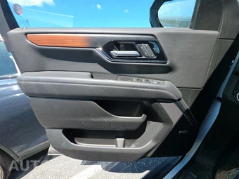 2025 GMC Yukon Denali 5SA - miniatura 9