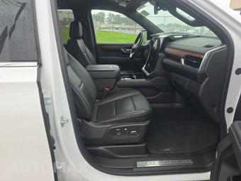 2025 GMC Yukon Denali 5SA - miniatura 8
