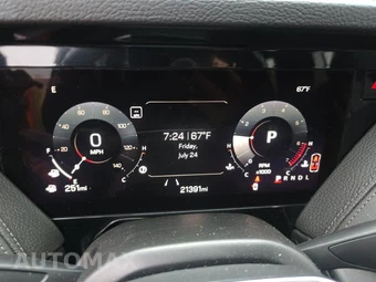 2025 GMC Yukon Denali 5SA - miniatura 12