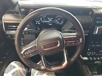 2025 GMC Yukon Denali 5SA - miniatura 10