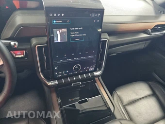 2025 GMC Yukon Denali 5SA - miniatura 11
