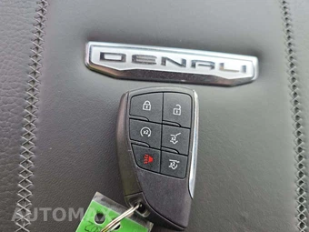 2025 GMC Yukon Denali 5SA - miniatura 5