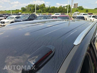 2025 GMC Yukon Denali 5SA - miniatura 9