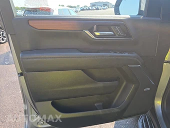 2025 GMC Yukon Denali 5SA - miniatura 9