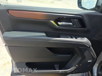 2025 GMC Yukon Denali 5SA - miniatura 9