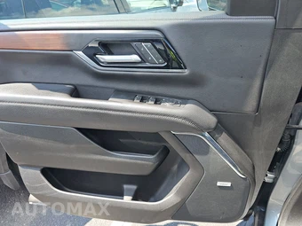 2025 GMC Yukon Denali 5SA - miniatura 9