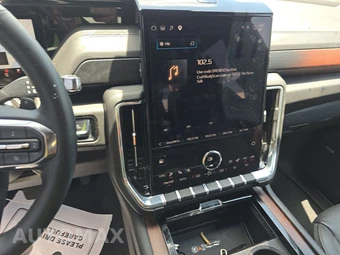 2025 GMC Yukon Denali 5SA - miniatura 11