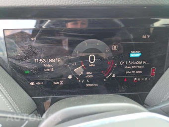 2025 GMC Yukon Denali 5SA - miniatura 8