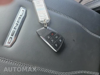 2025 GMC Yukon Denali 5SA - miniatura 10
