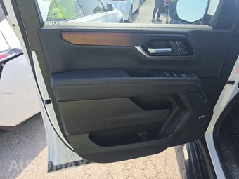 2025 GMC Yukon Denali 5SA - miniatura 9