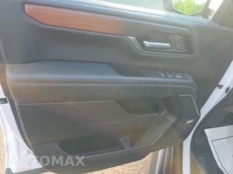2025 GMC Yukon Denali 5SA - miniatura 9