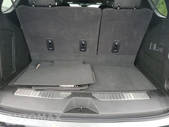 2025 GMC Yukon Denali 5SA - miniatura 16