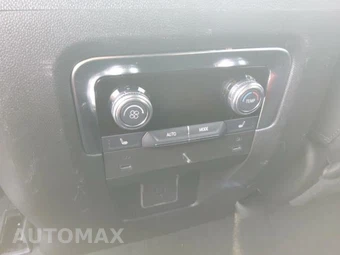 2025 GMC Yukon Denali 5SA - miniatura 10
