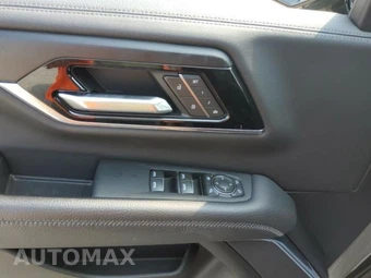 2025 GMC Yukon Denali 5SA - miniatura 12