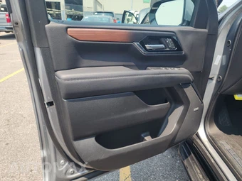 2025 GMC Yukon Denali 5SA - miniatura 9