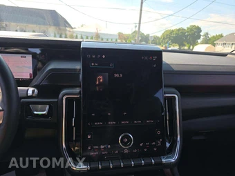 2025 GMC Yukon Denali 5SA - miniatura 10