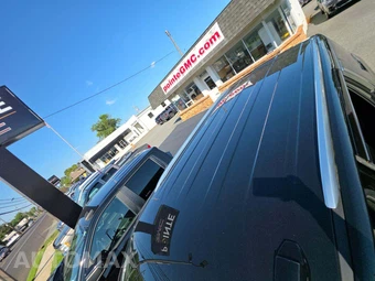 2025 GMC Yukon Denali 5SA - miniatura 12