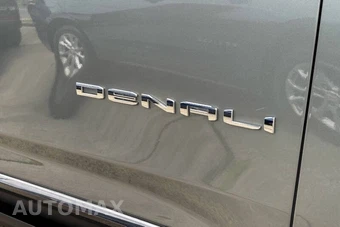 2025 GMC Yukon Denali Ultimate 5SB - miniatura 12