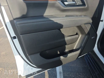 2025 GMC Yukon XL Denali 5SA - miniatura 9