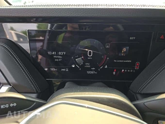2025 GMC Yukon XL Denali 5SA - miniatura 9