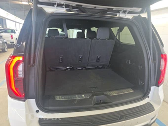 2025 GMC Yukon XL Denali 5SA - miniatura 17