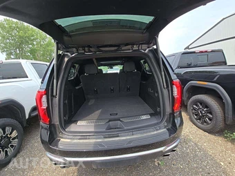 2025 GMC Yukon XL Denali 5SA - miniatura 15