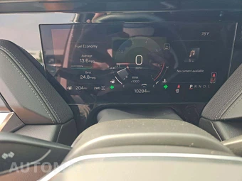2025 GMC Yukon XL Denali 5SA - miniatura 9