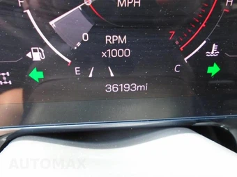 2025 GMC Yukon XL Denali 5SA - miniatura 18