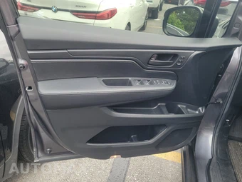 2025 Honda Odyssey EX-L 118.1" WB - miniatura 9
