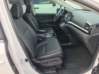 2025 Honda Odyssey Touring 118.1" WB - miniatura 8