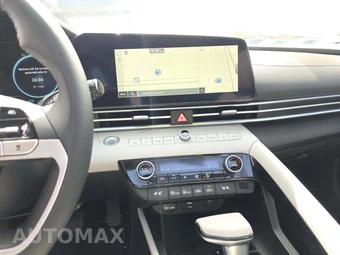 2025 Hyundai Elantra Hybrid Limited - miniatura 10