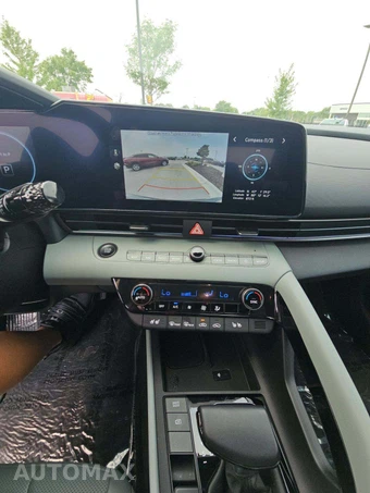 2025 Hyundai Elantra Hybrid Limited - miniatura 10