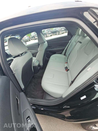 2025 Hyundai Elantra Hybrid Limited - miniatura 13