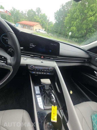 2025 Hyundai Elantra Hybrid Limited - miniatura 10
