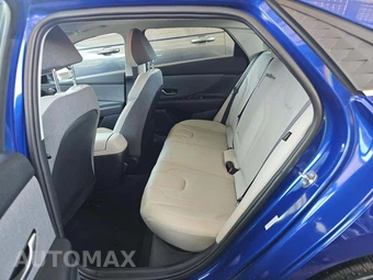 2025 Hyundai Elantra Limited - miniatura 13