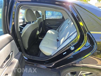 2025 Hyundai Elantra Limited - miniatura 10
