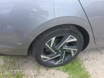 2025 Hyundai Elantra Limited - miniatura 10