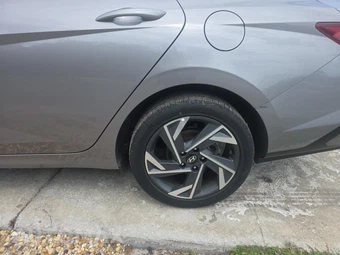 2025 Hyundai Elantra Limited - miniatura 11