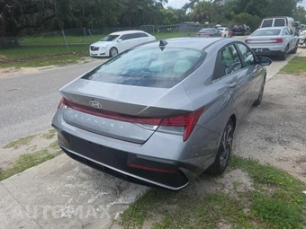 2025 Hyundai Elantra Limited - miniatura 4