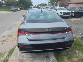 2025 Hyundai Elantra Limited - miniatura 5
