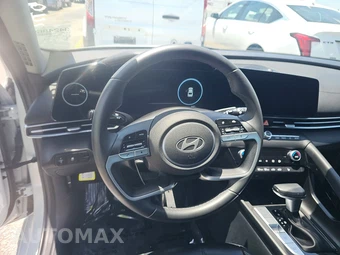 2025 Hyundai Elantra Limited - miniatura 10