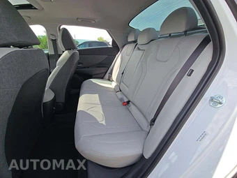 2025 Hyundai Elantra Limited - miniatura 13