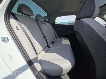 2025 Hyundai Elantra Limited - miniatura 16