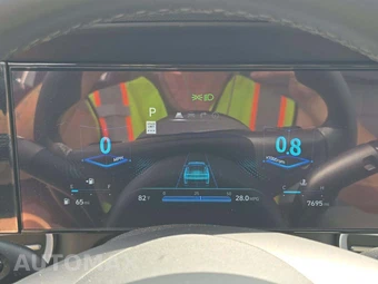 2025 Hyundai Elantra Limited - miniatura 9