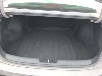 2025 Hyundai Elantra Limited - miniatura 16