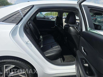 2025 Hyundai Elantra Limited - miniatura 16