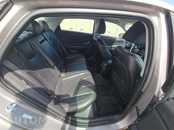 2025 Hyundai Elantra Limited - miniatura 13