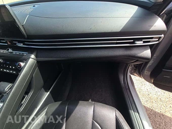 2025 Hyundai Elantra Limited - miniatura 16